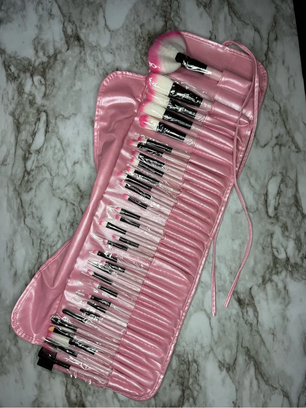 Full Pink Professional Makeup Brush Set with Roll-Up Case